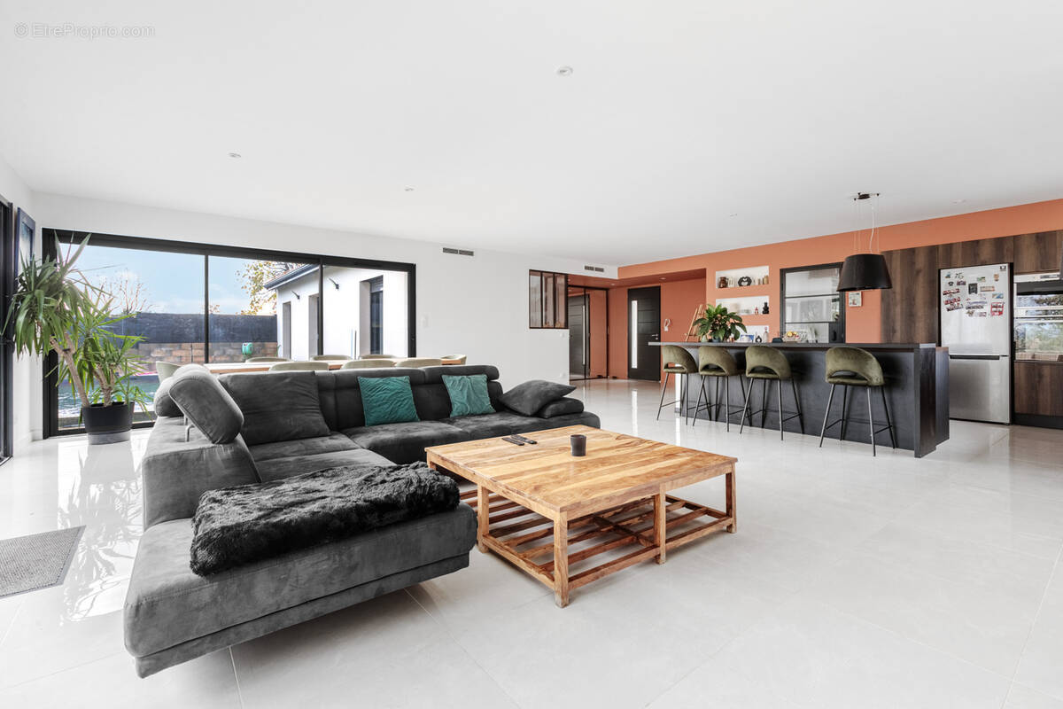 Maison à SAINT-CLAR-DE-RIVIERE