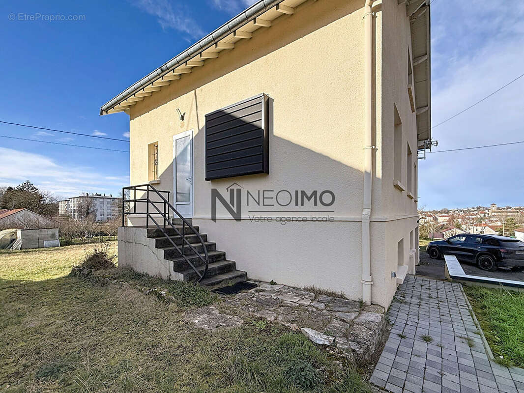 Maison à NEUFCHATEAU