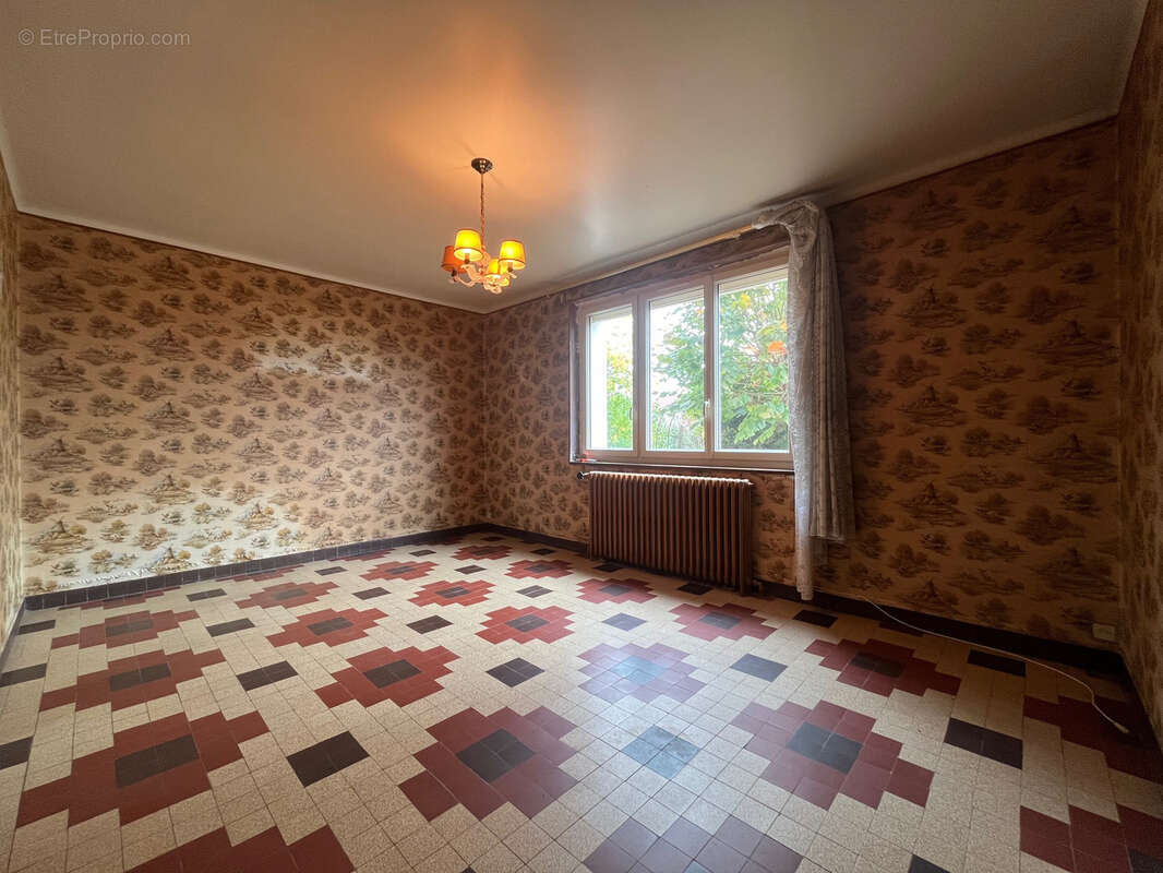 Maison à LA CHAPELLE-SAINT-MESMIN