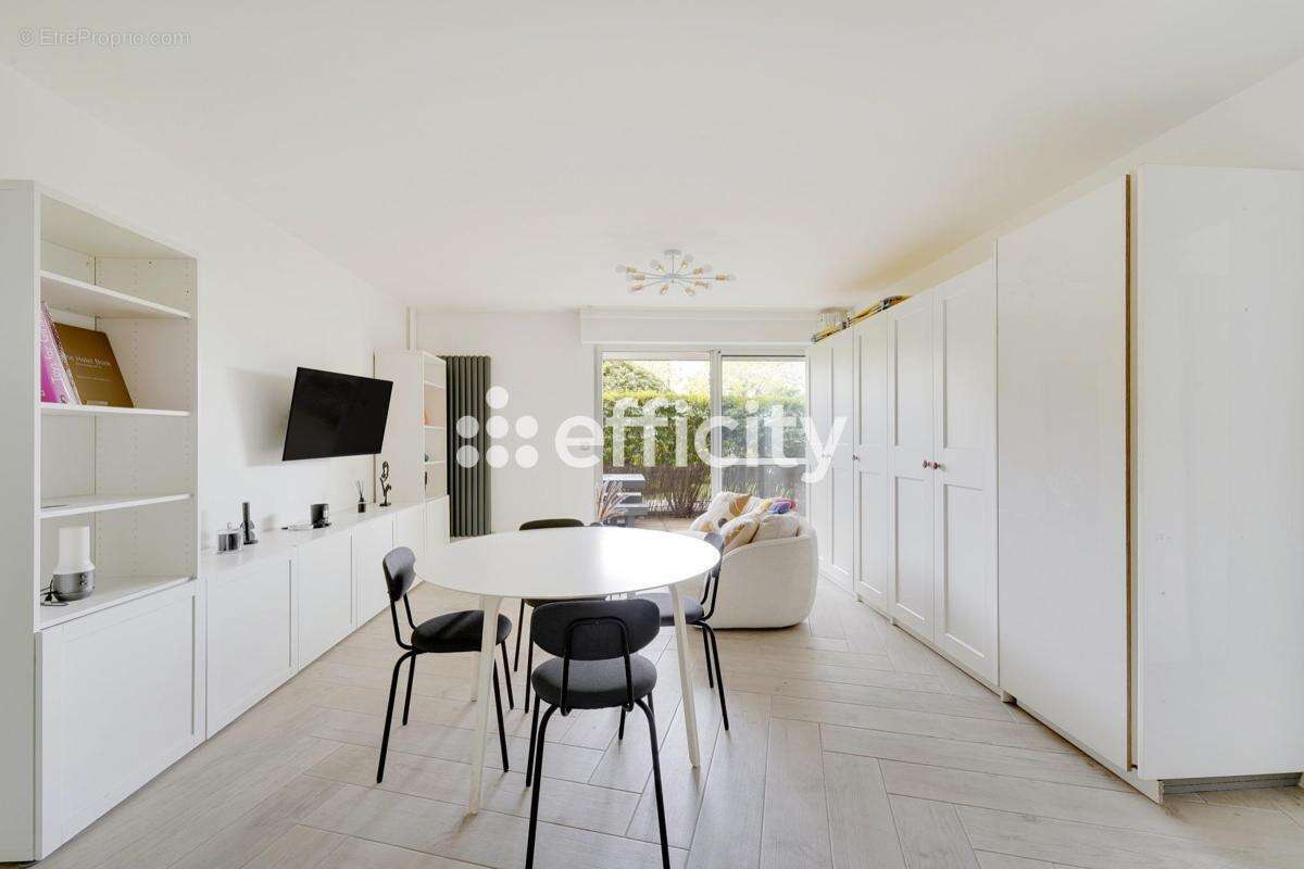 Appartement à NEUILLY-SUR-SEINE