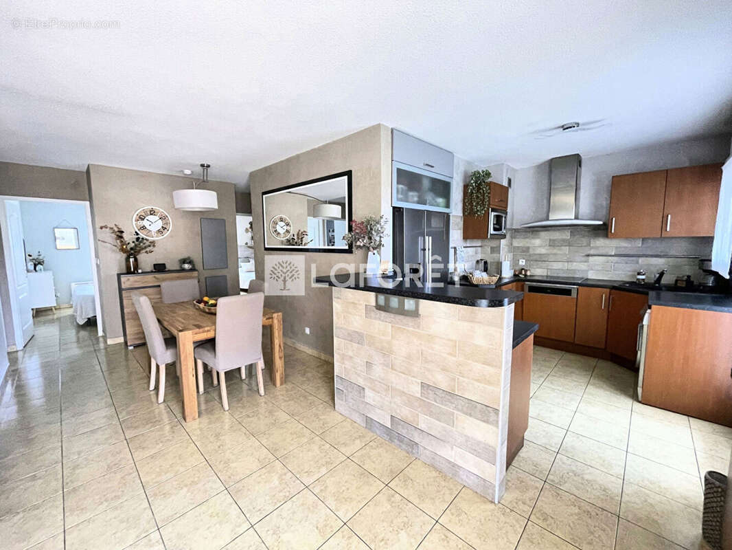 Appartement à SAINT-LAURENT-DU-VAR