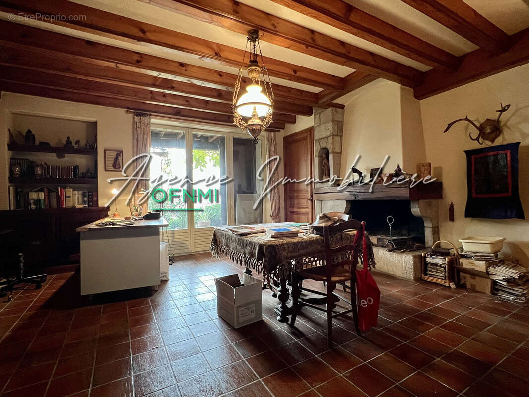 Maison à LA TOUR-EN-JAREZ