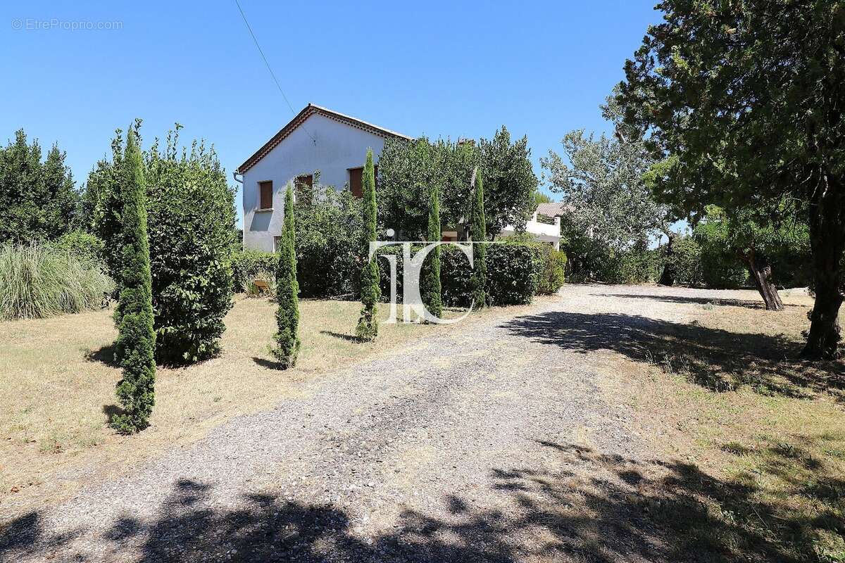 Maison individuelle sur 3434 m² de terrain avec toiture neuve Saint Ambroix - photo 11
