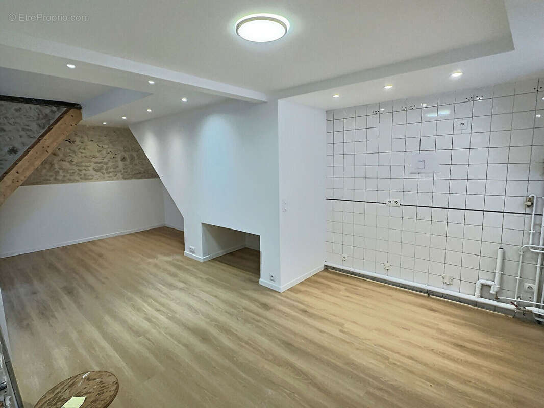 IVRY SUR SEINE  F2 en duplex avec jardin à 100m du Métro - photo 4