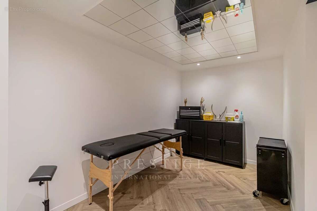 Juan les pins, murs à vendre avec garage - photo 8