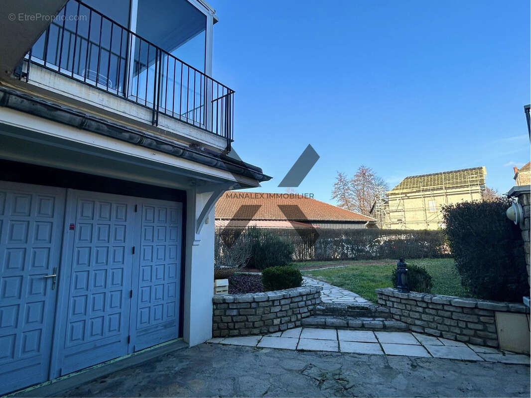 Maison à BOURG-DE-THIZY