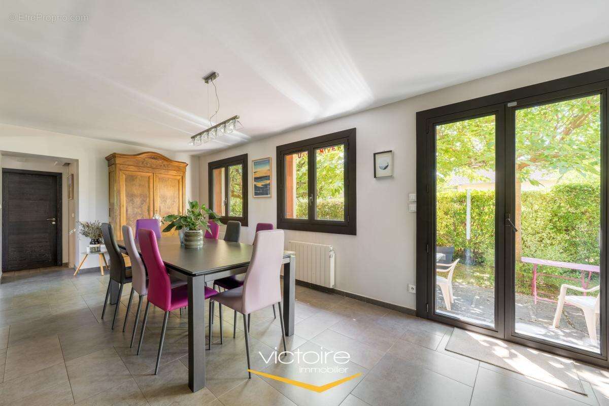 GENAS - Maison T5 avec jardin paysagé de 804 m2 avec piscine - photo 7