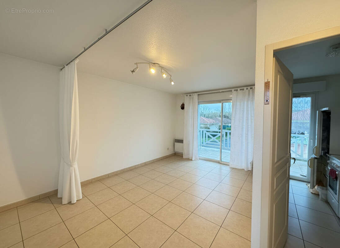 Appartement à ANGRESSE