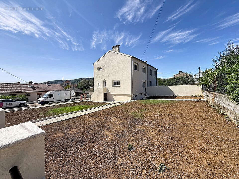 FAMECK   Maison mitoyenne rénovée de 87 m2 - 3 chambres sur 5,59 ares   265 000,- € - photo 7