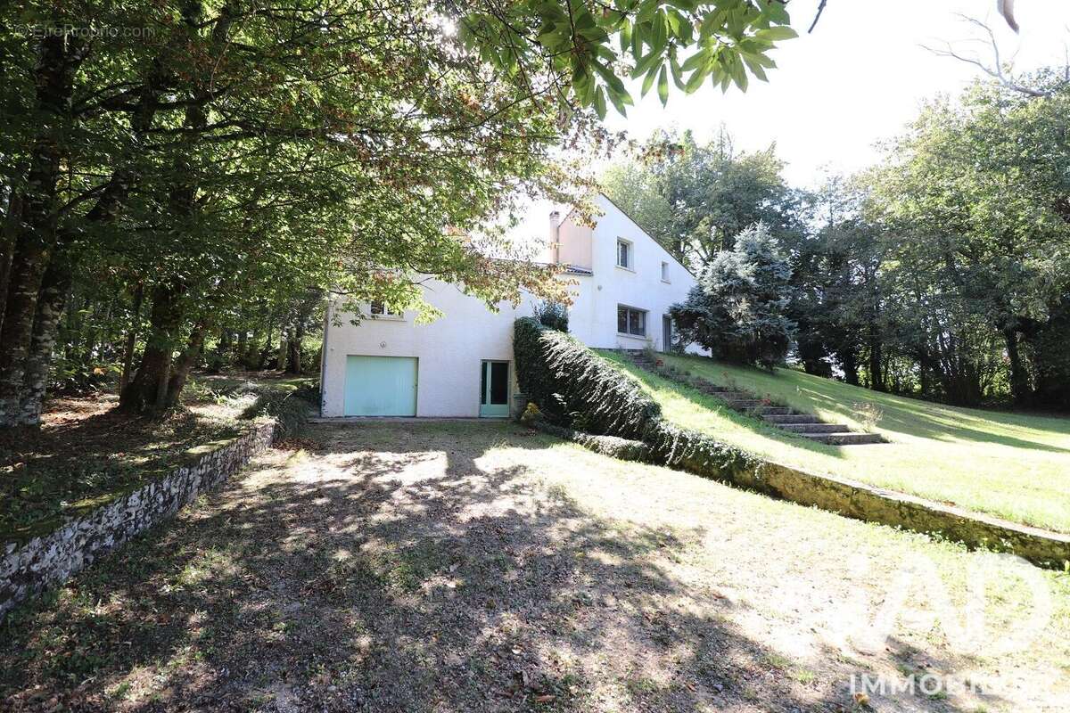 Maison 120 m² à Touverac  - photo 7