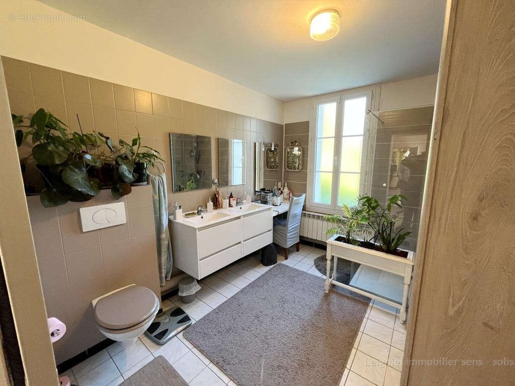 Propriété avec piscine et sa maison d'amis sur son jardin de 2250m2 - photo 9