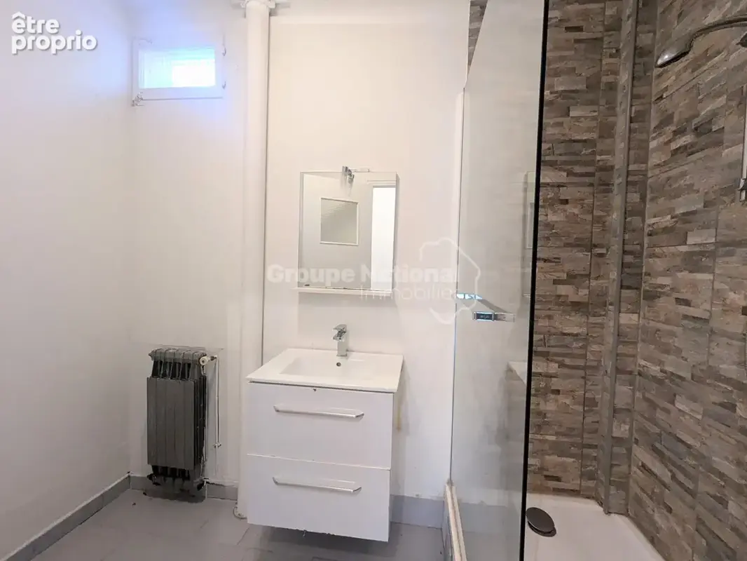 Toulon est bas faron - villa t5 sur deux niveaux de 166 m² -  garages - terrain de 750m² - photo 4