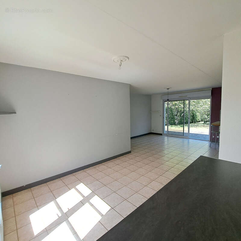 Maison 80 m² à Surgeres  - photo 2