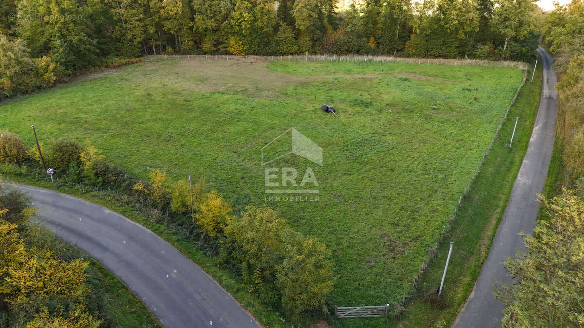 Terrain à SAINT-HILAIRE-SUR-ERRE