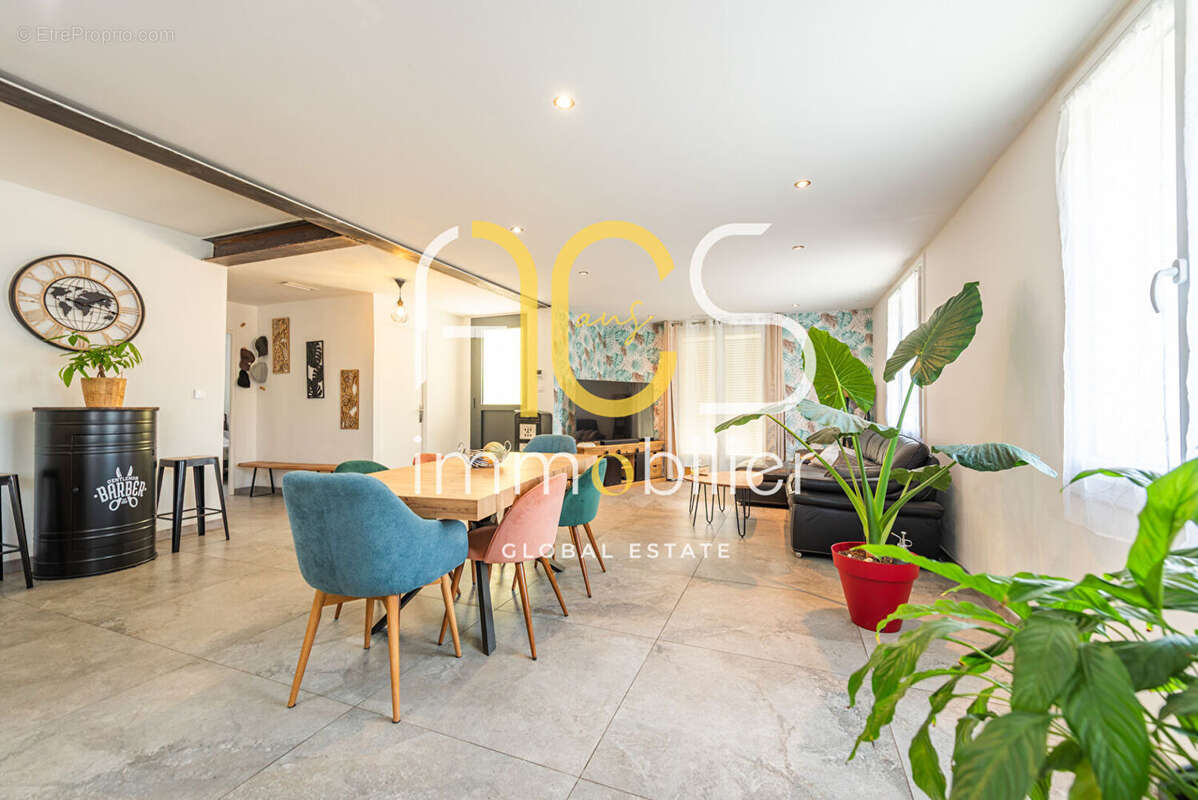 Maison Chateauneuf Les Martigues 5 pièce(s) 170 m2 + dépendances + piscine - photo 16