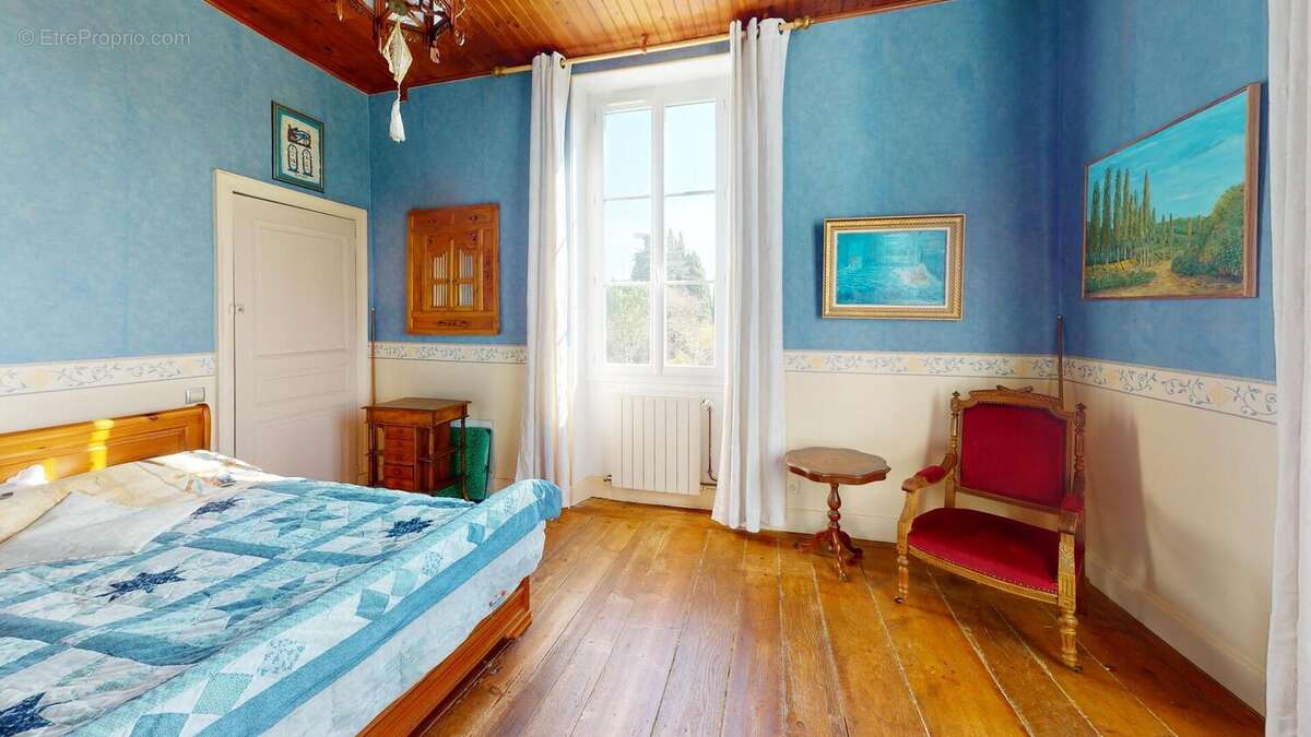 CHAMBRE 1 - Maison à VIC-FEZENSAC