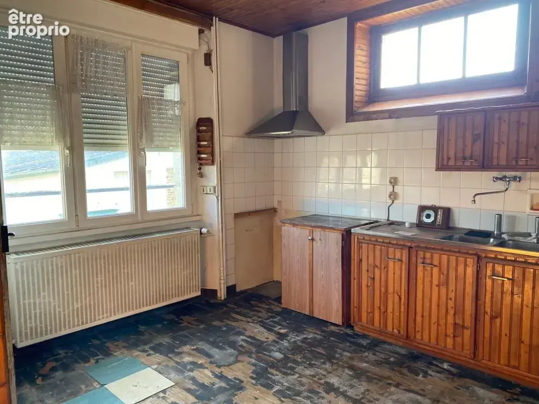 Maison de ville à rénover   115 m2   Stationnement   Château - photo 3