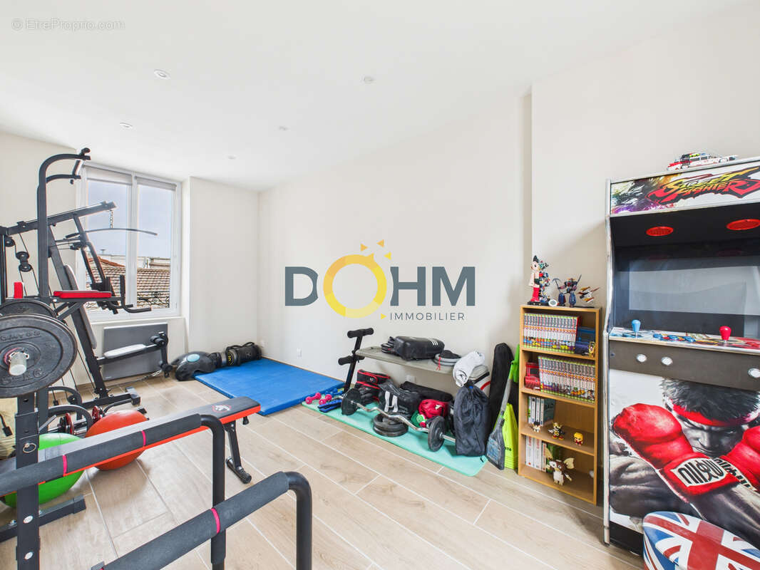Appartement à LE CHAMBON-FEUGEROLLES
