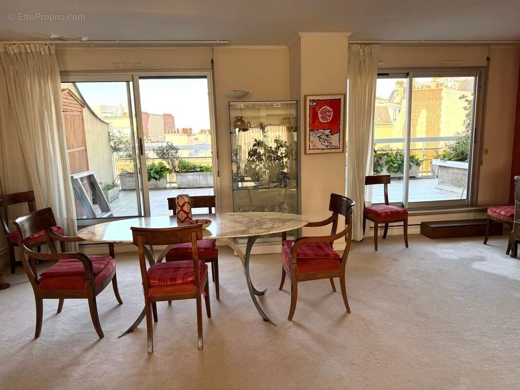 Appartement à PARIS-15E