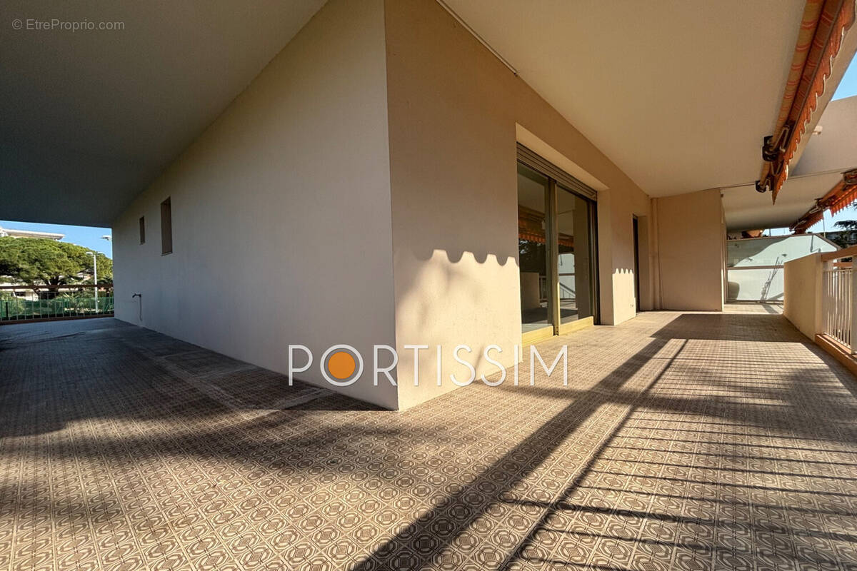 Appartement à SAINT-LAURENT-DU-VAR