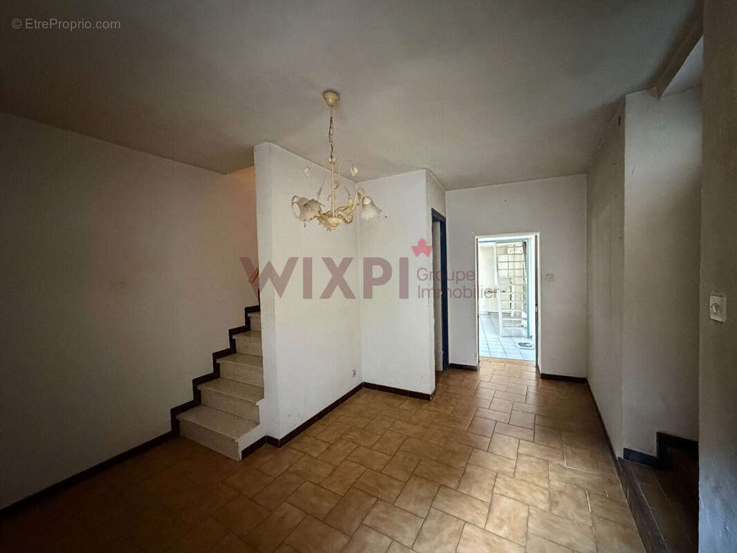 Maison à CHARMES-SUR-RHONE