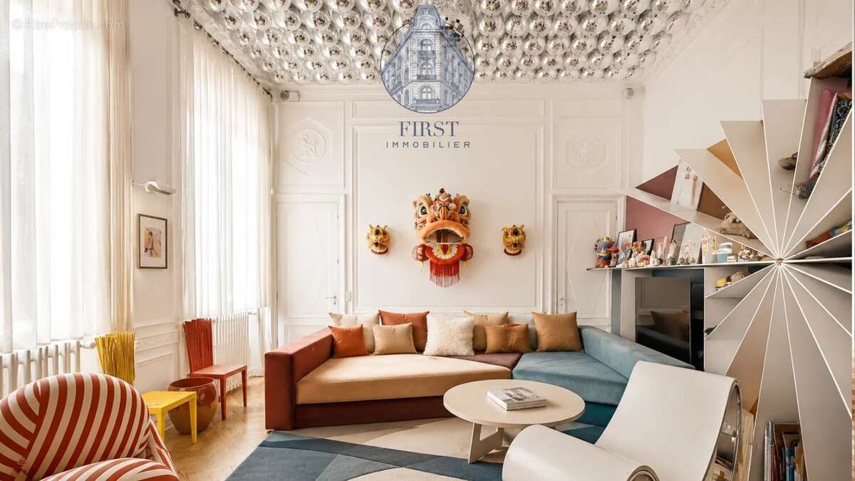Appartement à PARIS-8E