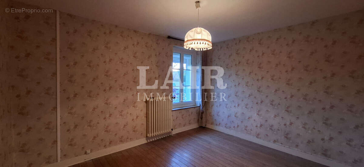 Maison à MONTMERREI