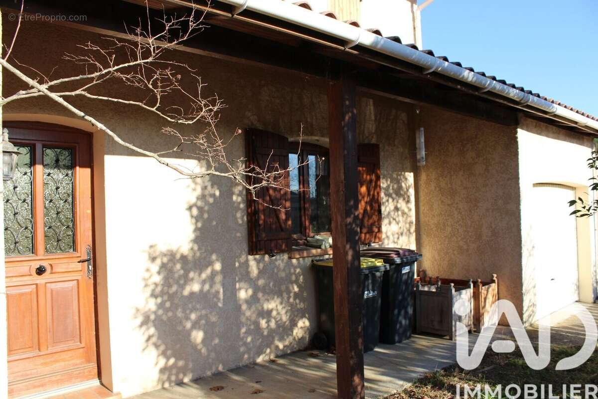 Photo 2 - Maison à PINS-JUSTARET