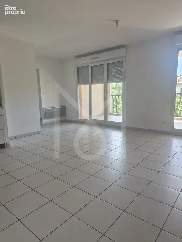 APPARTEMENT T3 + Garage fermé è1 parking privé dans la résidence - photo 3
