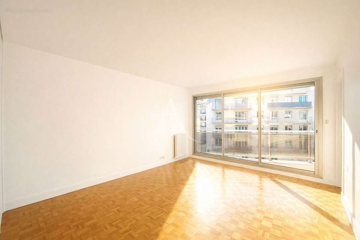Appartement à LA GARENNE-COLOMBES