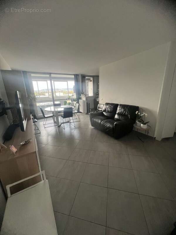 Appartement à SARTROUVILLE