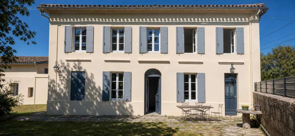 Maison de 8 pièces de 280 m² à Puisseguin - photo 2