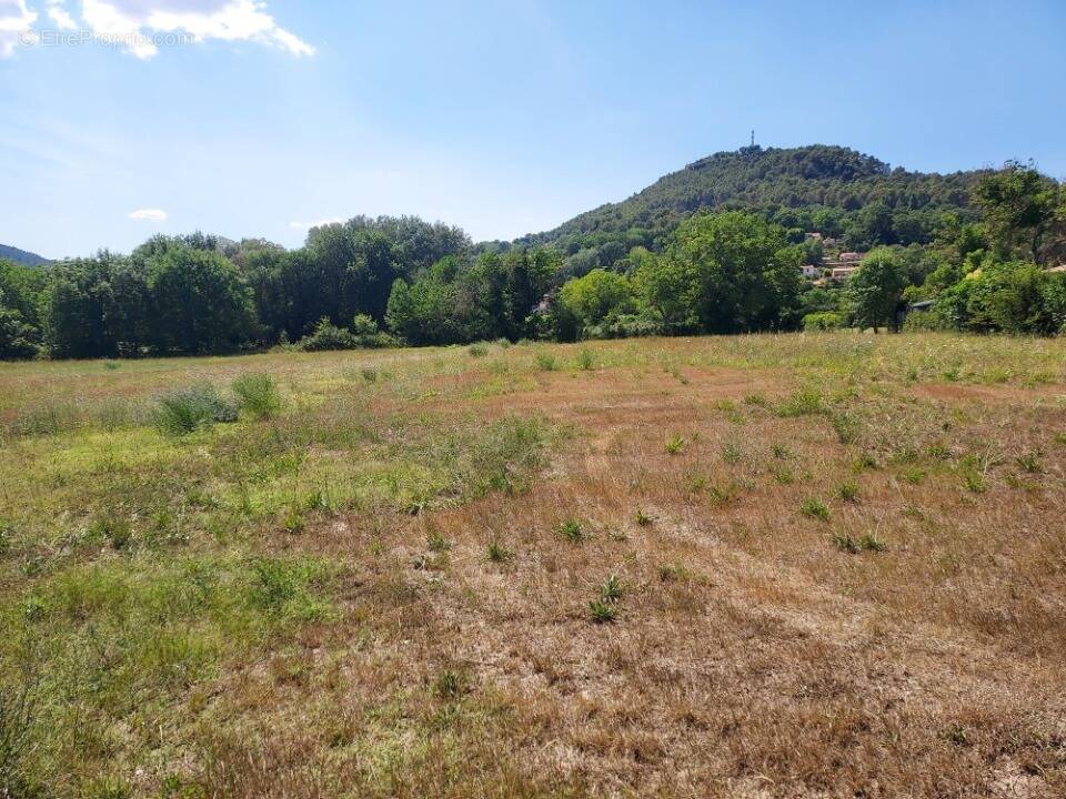 Terrain à SALERNES