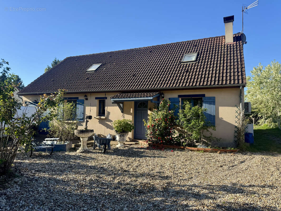 Maison à LES BORDES
