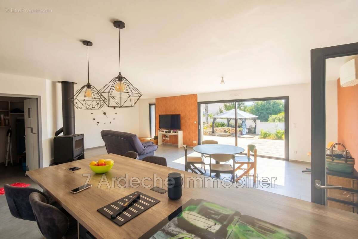 Maison 102 m² à Villeneuve-De-Berg  - photo 4