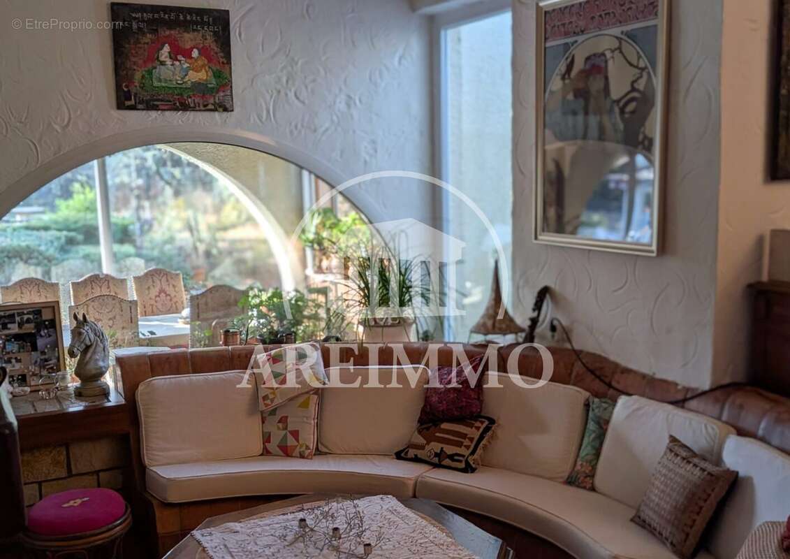Maison 282 m² à Saint-Martin-De-Londres  - photo 7