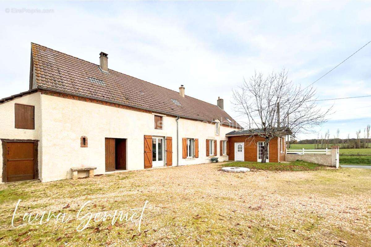 Maison à SAINT-GEORGES-SUR-LA-PREE