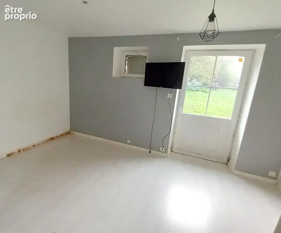 SAINT-PIERRE-LA-COUR – Longère en pierre 130m² avec dépendances et terrain d'1,34ha - photo 19
