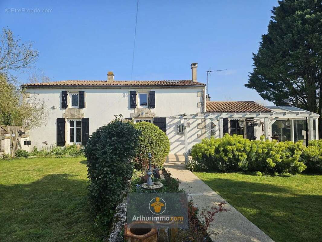 Maison à SAINT-GEORGES-DE-REX