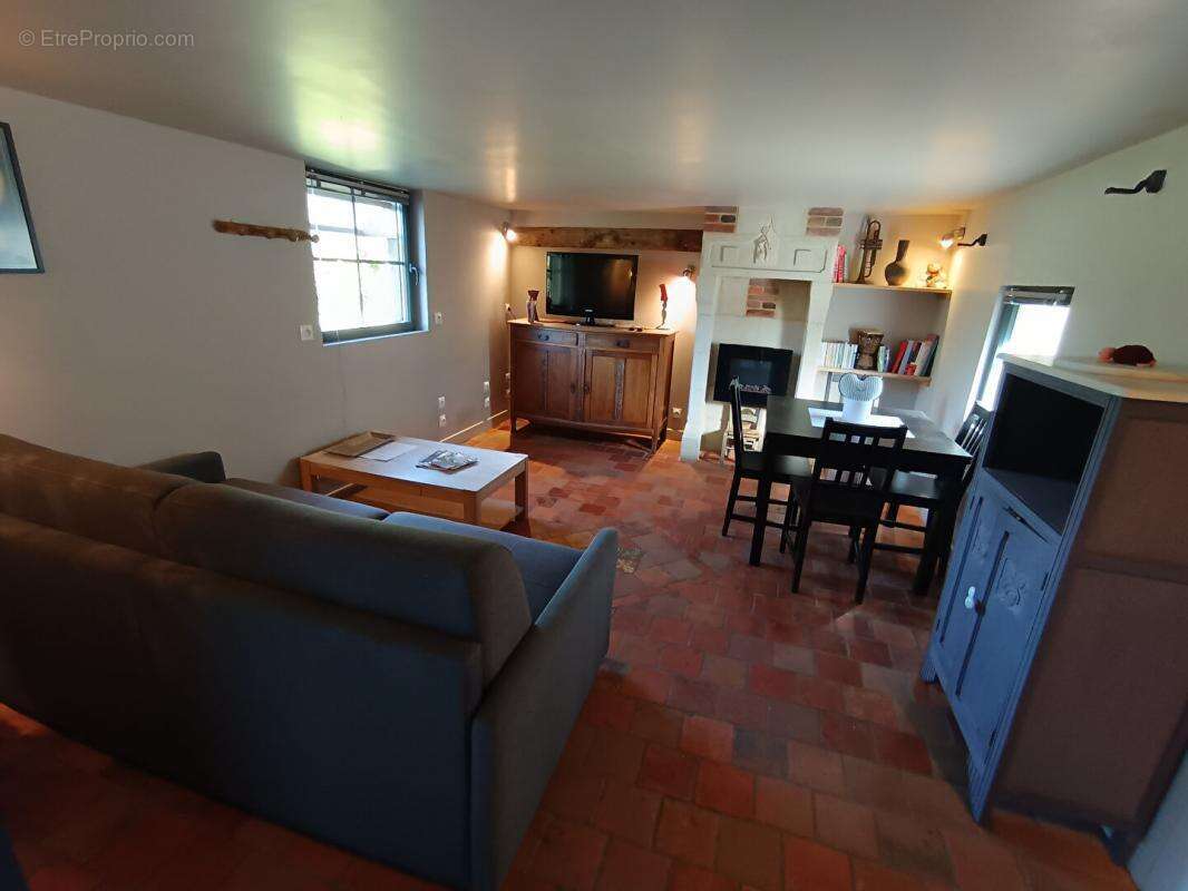 Maison à SAINT-MARTIN-DE-MAILLOC