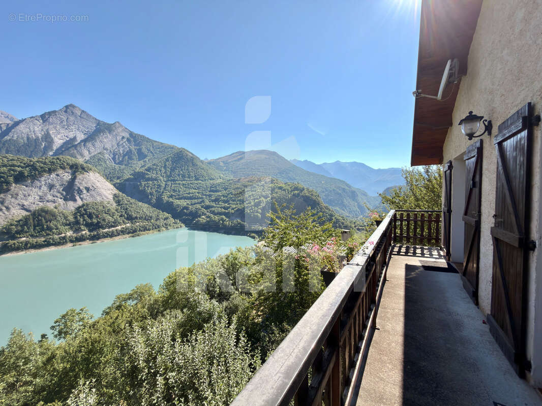 Maison individuelle rénovée avec vue exceptionnelle sur le lac du Chambon - photo 5