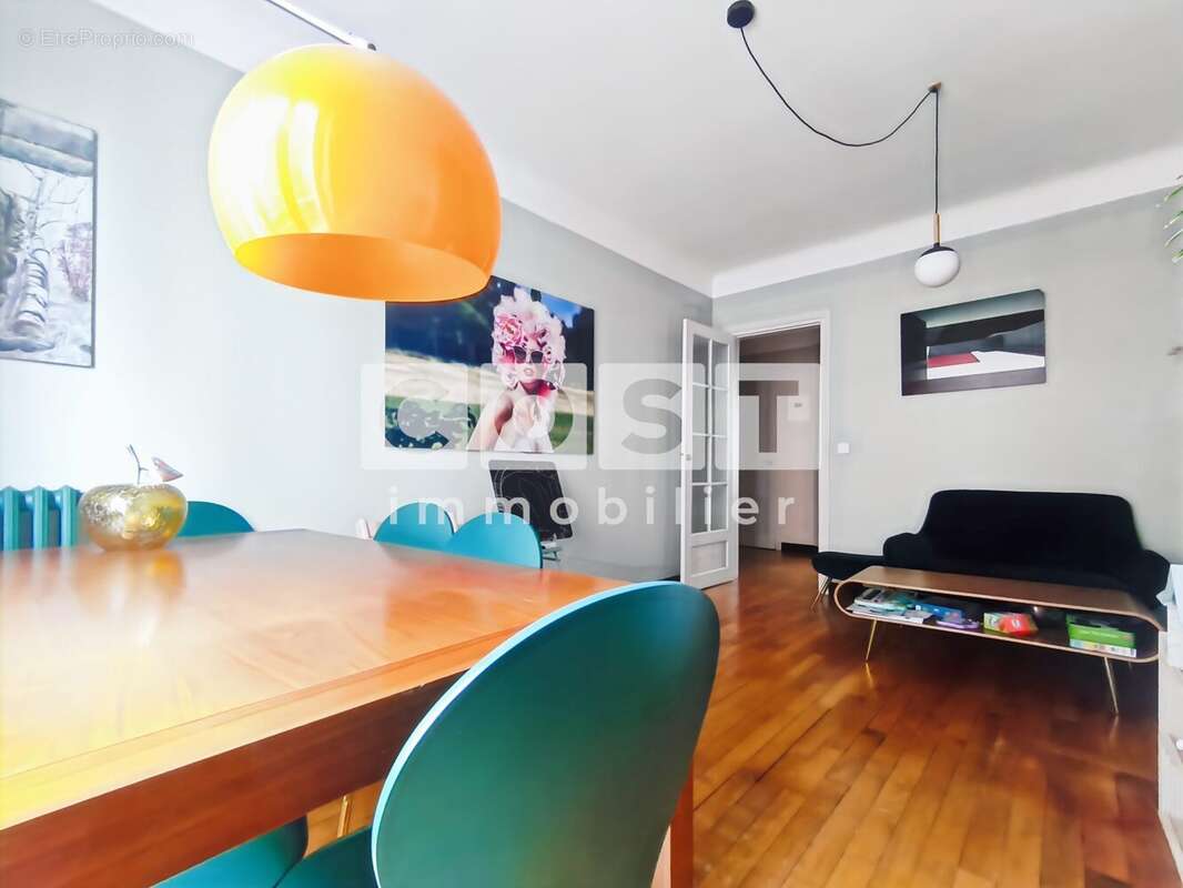 Appartement à COURBEVOIE