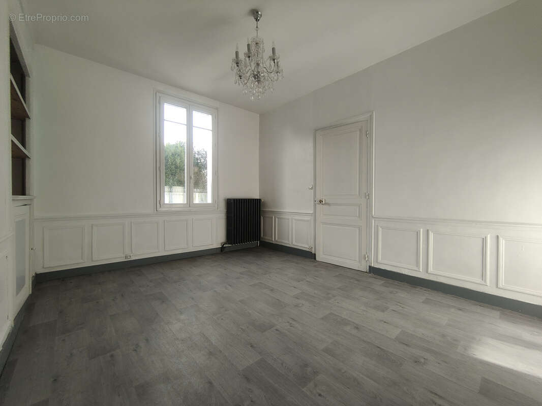 Superbe maison bourgeoise de 160 m2 hab avec sous-sol grand garage de 30 m2 sur 270 m2 de terrain clos au calm - photo 11