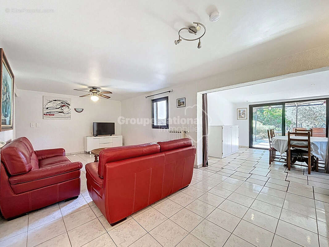 Uchaux, propriété avec gîte 205m² , possibilité revenu locatif, 4870m² de terrain arboré avec piscine - photo 16
