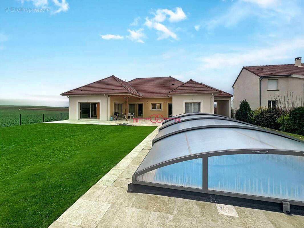 Maison à CAUROY-LES-HERMONVILLE