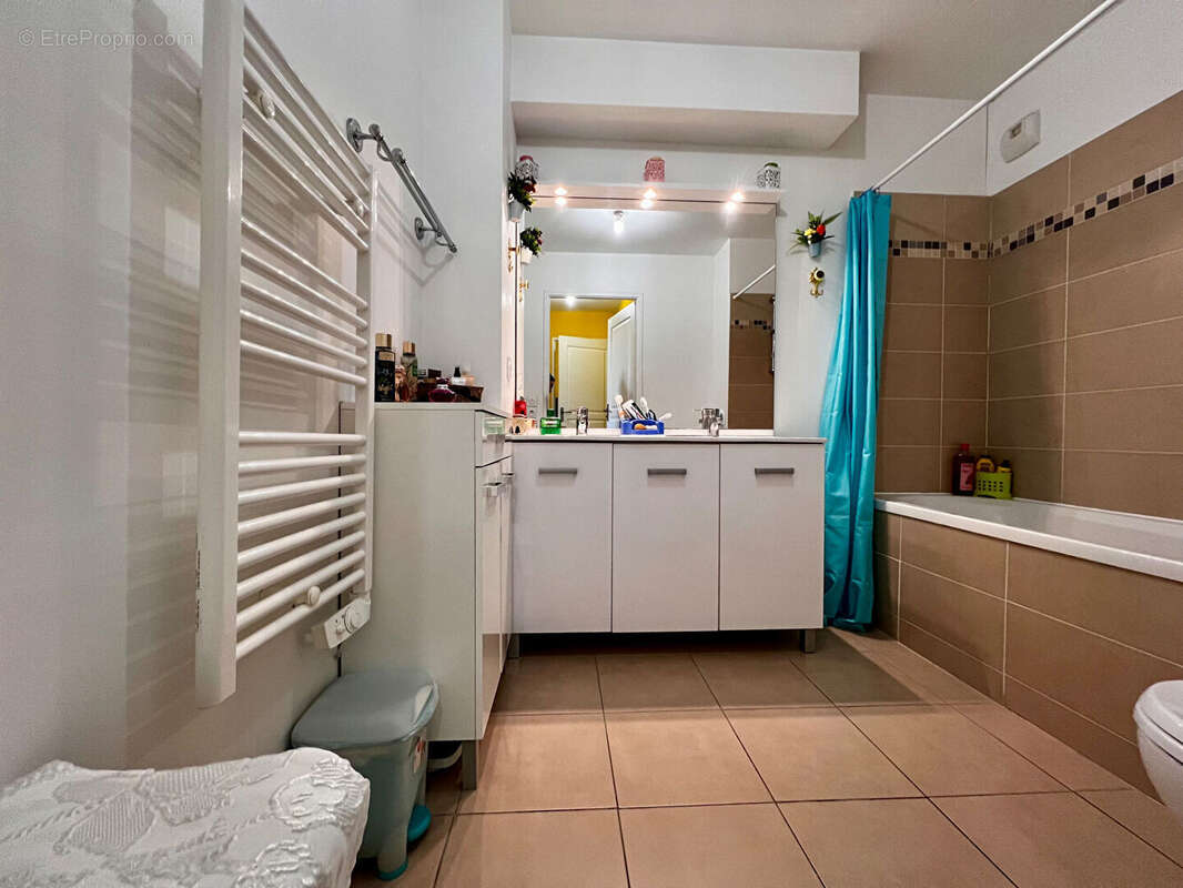 Appartement à MARSEILLE-3E