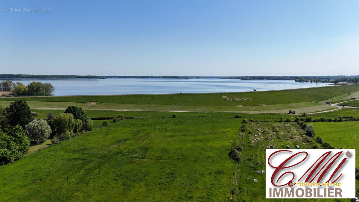 Terrain à GIFFAUMONT-CHAMPAUBERT