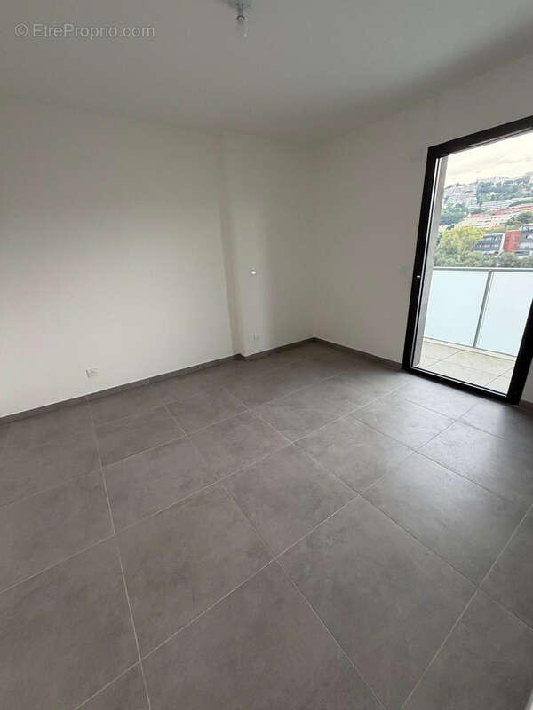 Nice   Superbe T2 neuf de 41 m2 en étage élevé - photo 2