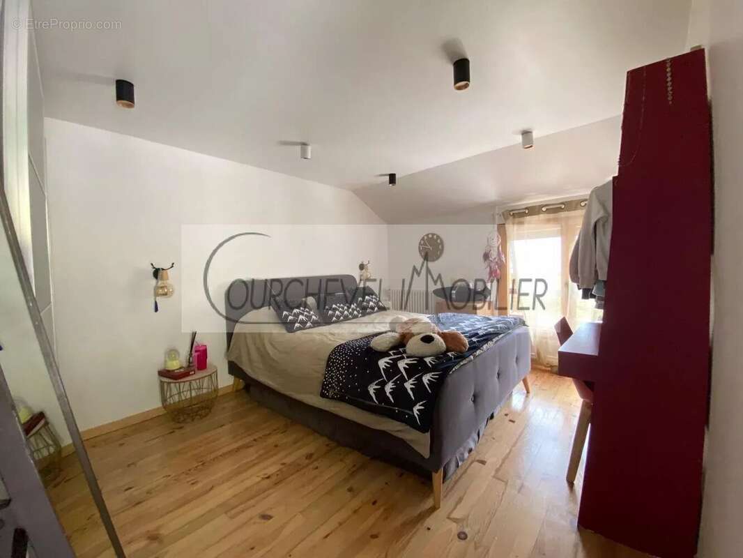 Maison à LA PERRIERE