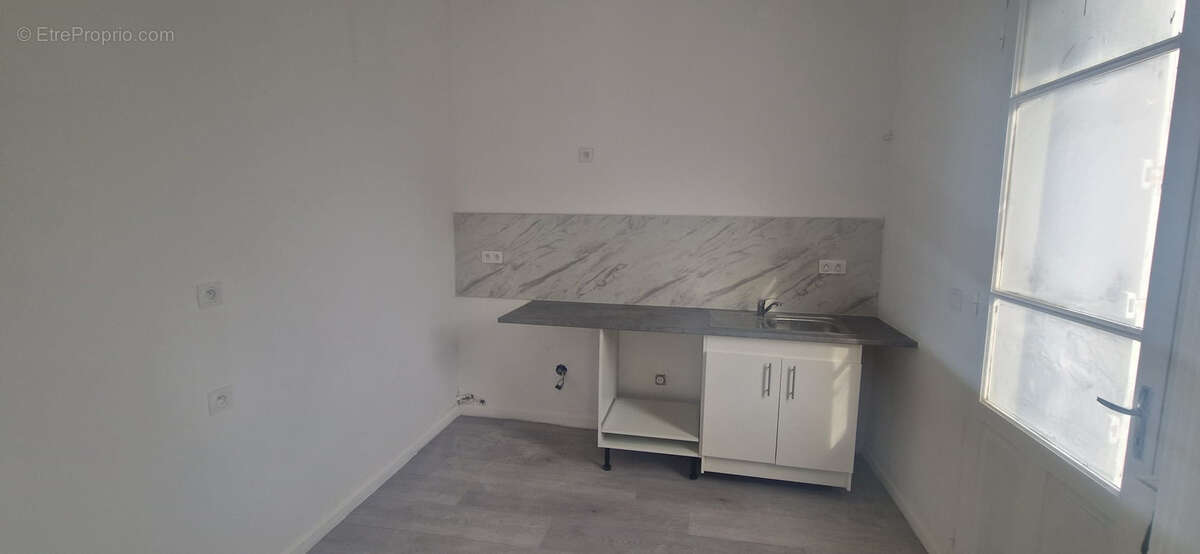 Appartement T4 divisible de 72 m2 + balcon - photo 2